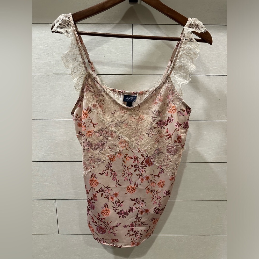 Daytrip Floral Lace Trim Camisole- size Large